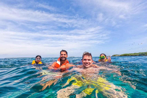 Cartagena: 5 Islas del Rosario, Full party con open bar, Snorkel y almuerzo