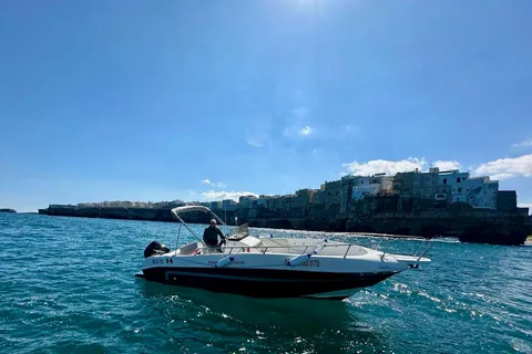 Polignano a Mare: Tour in barca tra grotte e aperitivo