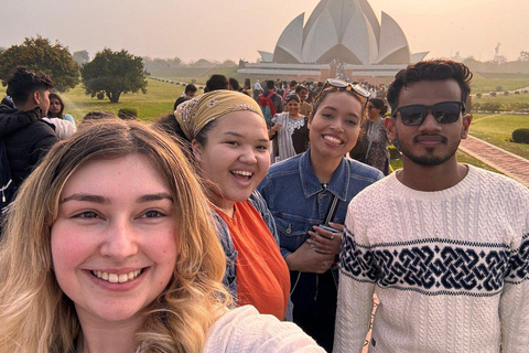 Delhi : visite citadine privée d'une journée ou d'une demi-journée à Old et New DelhiVisite d'une journée complète de l'Ancienne et de la Nouvelle Delhi (voiture + guide)