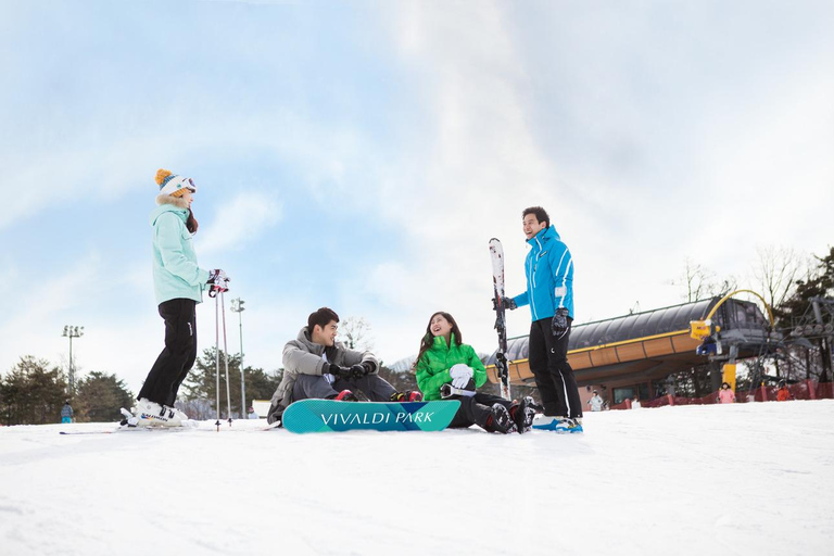 Vivaldi Park_ Ski &amp; Lift Pass (7 ore) con Seoul Shuttle[830am Myeongdong] Attrezzatura da sci e skipass (7 ore)