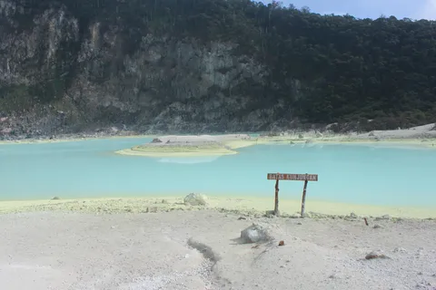 Jakarta Tour: White Crater, Pinisi Resto , Hotspring