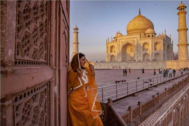 Da Delhi: Tour privato del Taj Mahal e della città di Agra con auto Suv