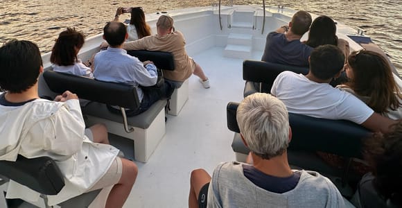 San Sebastian: 2 Buchten Abend- oder Sonnenuntergangs-Bootstour mit Cava