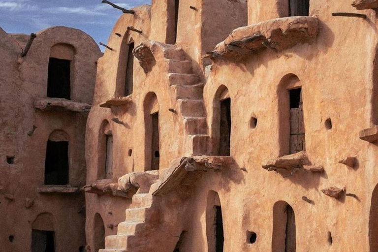 From Hammamet: 2-Day Sahara Desert Tour with Meals