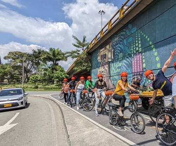 Medellín: Rijd op een E-bike als een lokale bewoner met snack inbegrepen