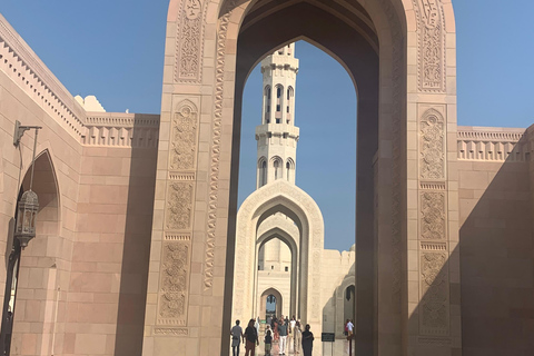 Muscat: Private City Highlights Tour With Pick-up/Drop-off