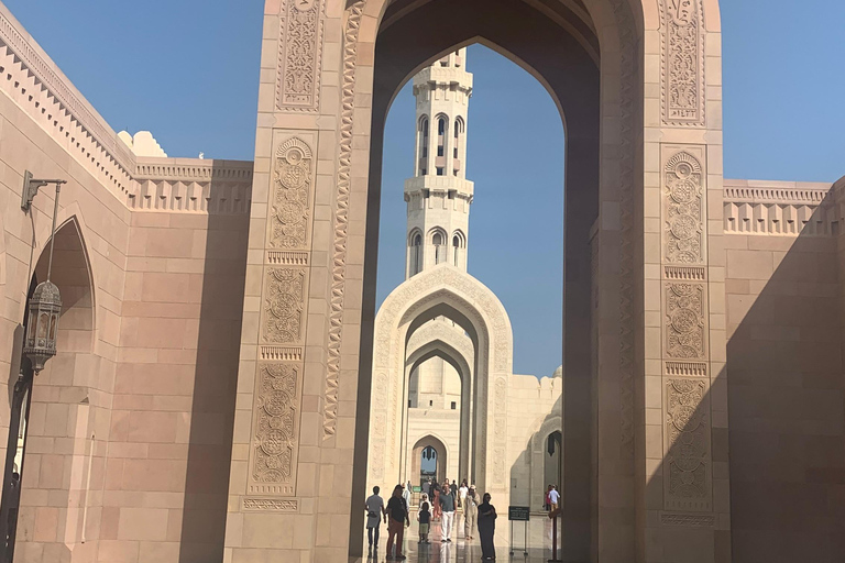 Muscat: Private City Highlights Tour With Pick-up/Drop-off