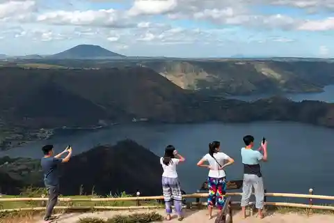 Medan: Excursión de un día al complejo turístico Taman Simalem con almuerzo