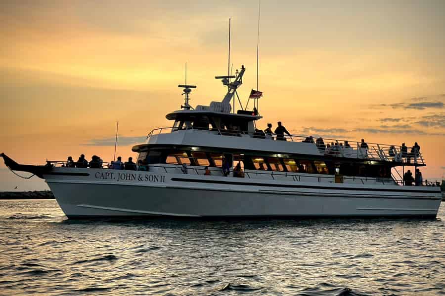 Hyannis: Sunset DJ Party Cruise. Foto: GetYourGuide