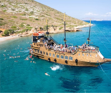 Von Kos aus: Eine ganztägige Kreuzfahrt mit dem neuesten Luxusschiff!