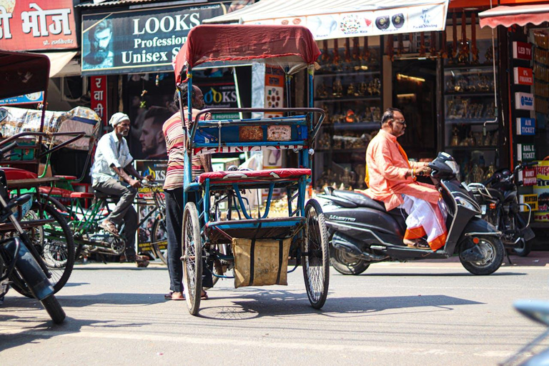 Old Delhi: Private Tour to Chandni Chowk, Tuk Tuk & Food Car, Driver, Guide, Entrance Tickets, Street Food & Tuk Tuk