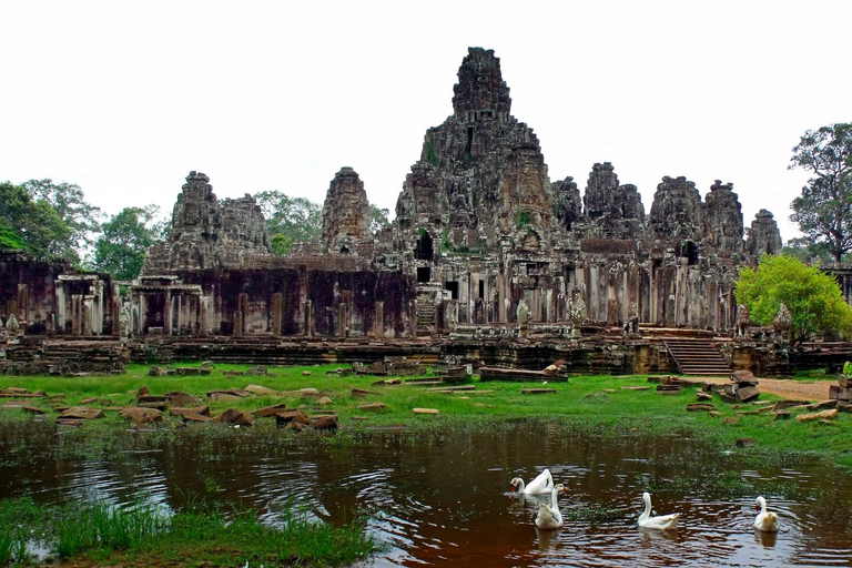 Private Tuktuk taxi to Angkor Wat, Bayon and Ta Prohm Temple