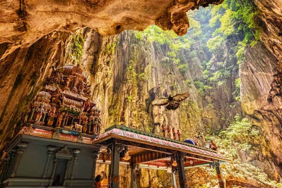 Kuala Lumpur: Batu-Höhlen, Tempel und Reis auf Bananenblättern. Foto: GetYourGuide Kuala Lumpur: Batu-Höhlen, Tempel und Reis auf Bananenblättern. Foto: GetYourGuide