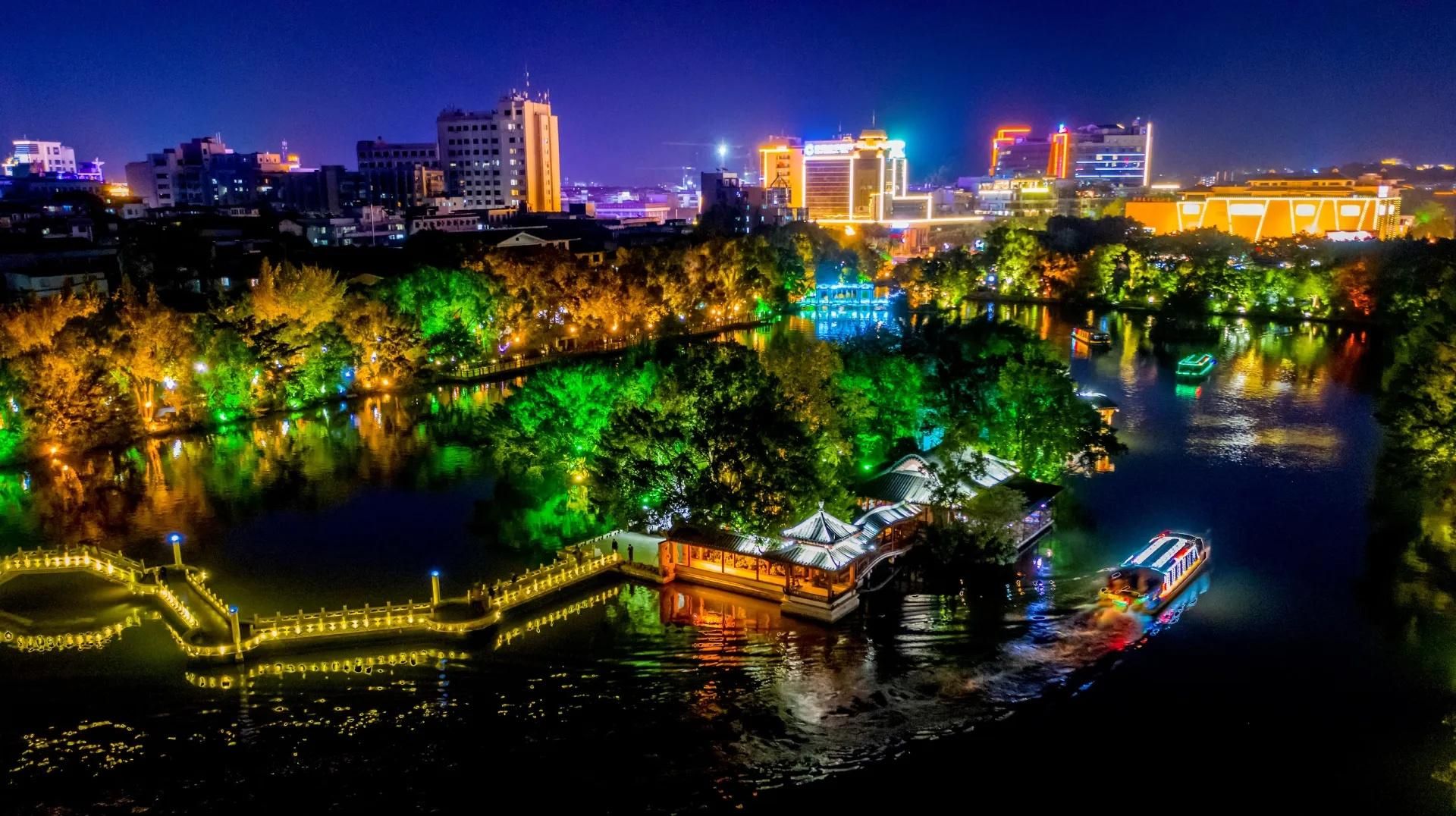 Guilin: 2-Fluss- & 4-Seen-Bootstour bei Nacht – Eintrittskarte