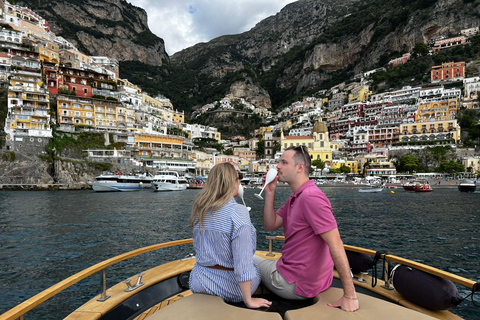 Capri: Secret Corners Boat Tour with Local Skipper
