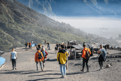 Depuis Yogyakarta ou Bali : Visite guidée partagée au lever du soleil sur le BromoAu départ de Yogyakarta : Visite guidée partagée au lever du soleil sur le Bromo