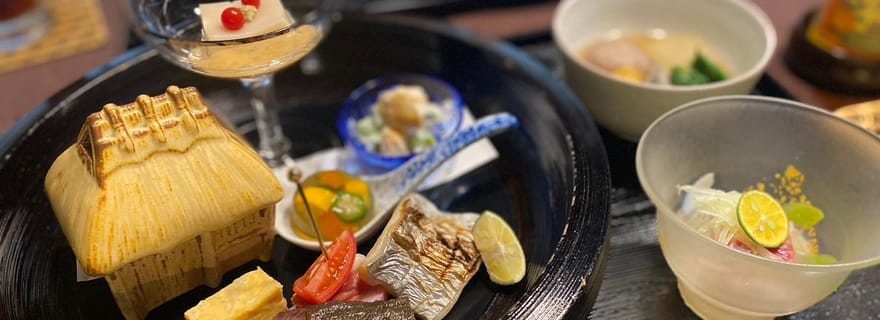 Hakone : Cuisine Kaiseki et jeu de Geisha dans un resto de 260 ans d'âge