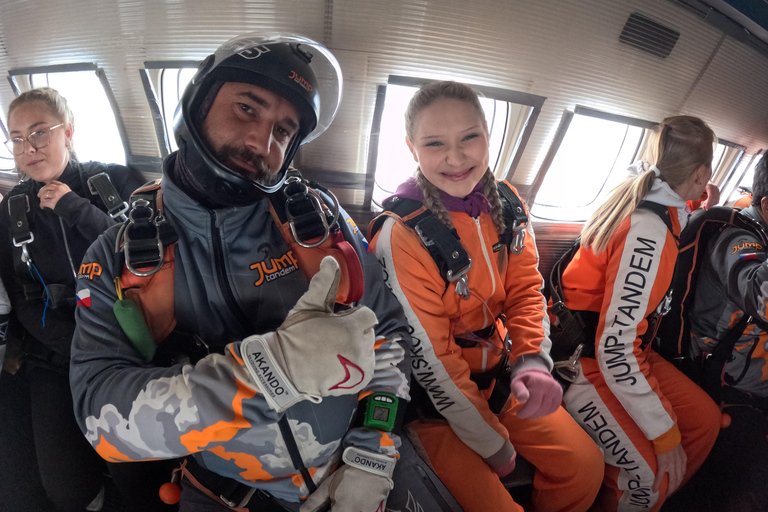 Prague: Tandem Skydiving 14,000 feet / free transfers
