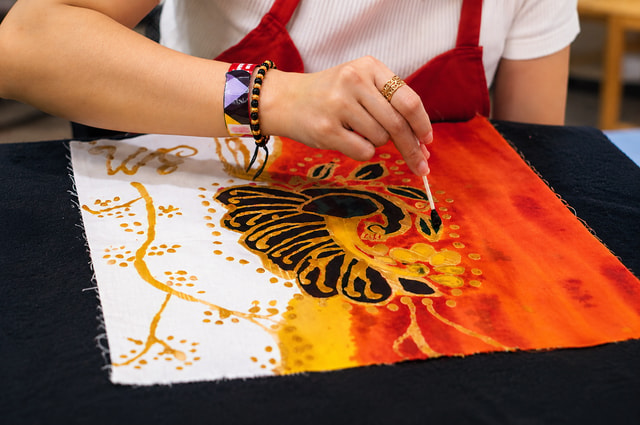 Jakarta: Batik Workshop with Local Designer