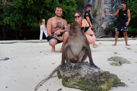 Koh Phi Phi : Piraten Bootstour mit Schnorcheln und Kajakfahren