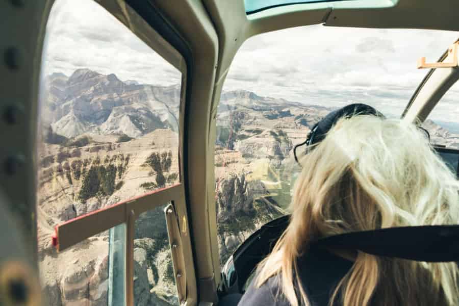 Kananaskis: 30-minütige Helikopter-Tour über den Minnewanka Lake und Banff. Foto: GetYourGuide