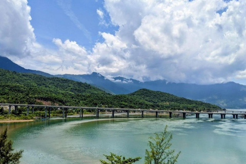 Traslado de Hue para Hoi An via Hai Van Pass e Ponte DouradaVia HaiVan Pass - Lang Co- Lap An - Marble &amp; Monkey Mountain