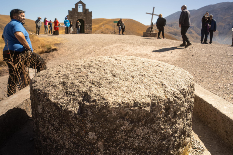Cachi: Ruta Escénica y Experiencia Local desde Salta