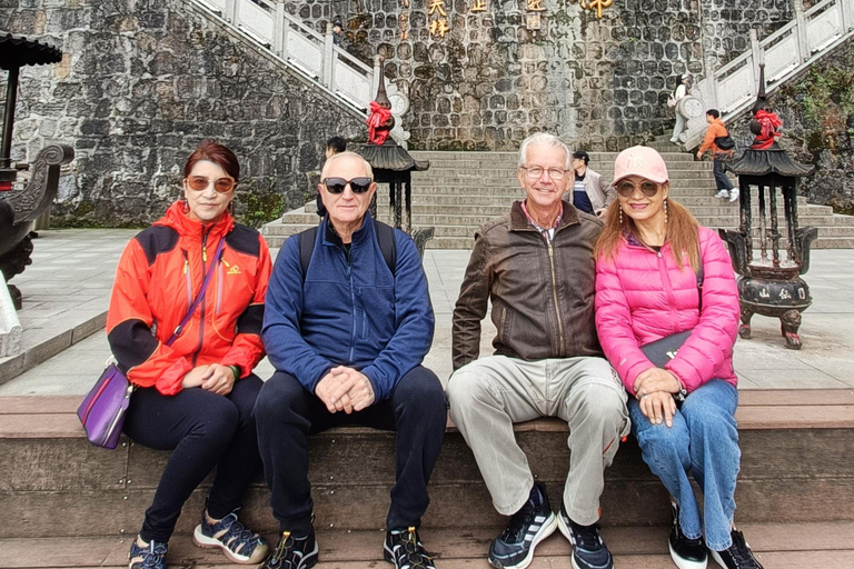Private Tour Guide Service with Commentary in Zhangjiajie Private Guide (Spanish) – Per Day