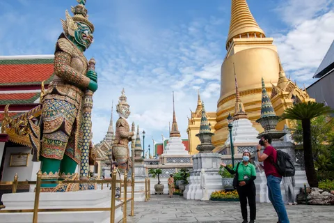 Bangkok: Grand Palace and Wat Arun Guided Walking Tour