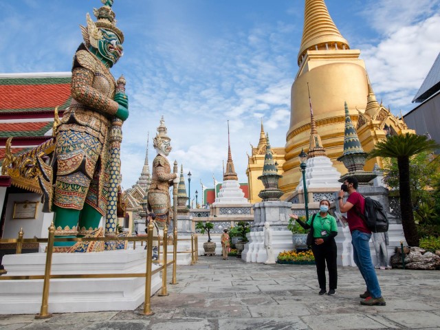 Bangkok: Grand Palace and Wat Arun Guided Walking Tour