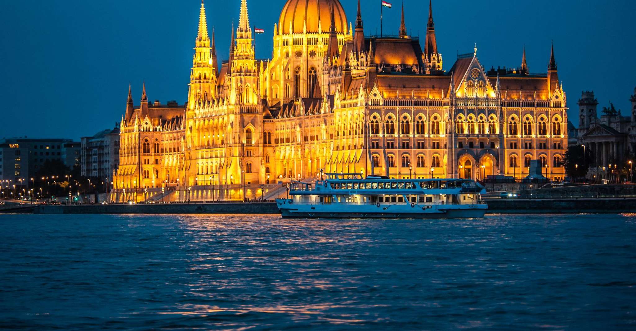 Budapest: By Night Sightseeing Cruise with Welcome Drink photo 1