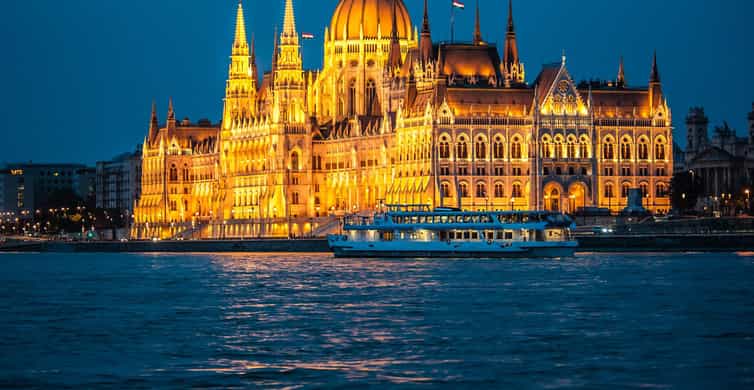 Budapest: By Night Sightseeing Cruise with Welcome Drink