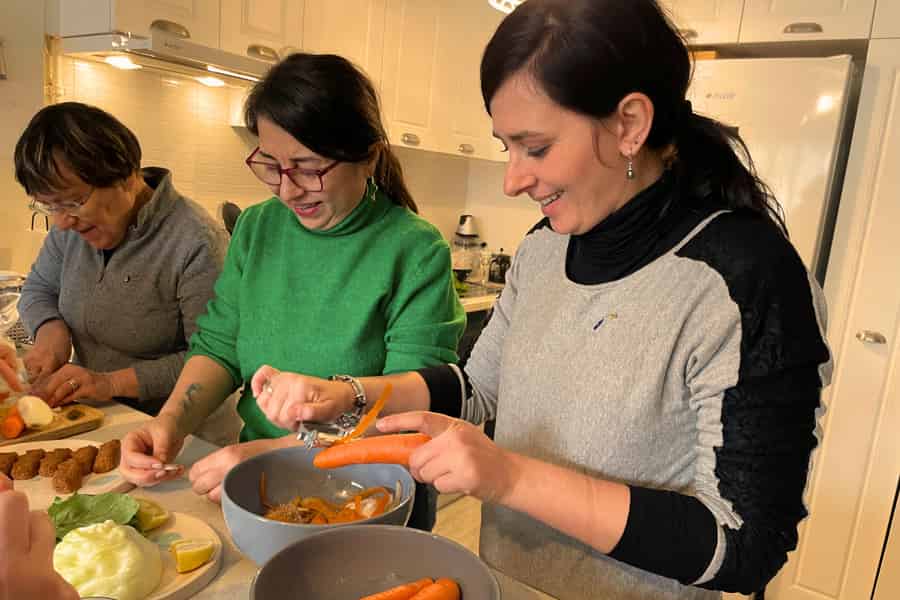 Traditionelle Hausmannskost mit einem Einheimischen im Zentrum von Istanbul. Foto: GetYourGuide Traditionelle Hausmannskost mit einem Einheimischen im Zentrum von Istanbul. Foto: GetYourGuide