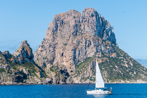 San Antonio: Boat Tour to Es Vedrá with Drinks and Snacks San Antonio: Boat tour to Es Vedrá with drinks and snacks