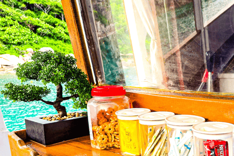 Ko Tao: Vintage Boat-Small Group Snorkeling Day Trip w/Meals