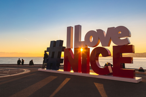 Nice: Rent a pedal cart along the Promenade des Anglais Nice: Rent a pedal boat along the Promenade des Anglais