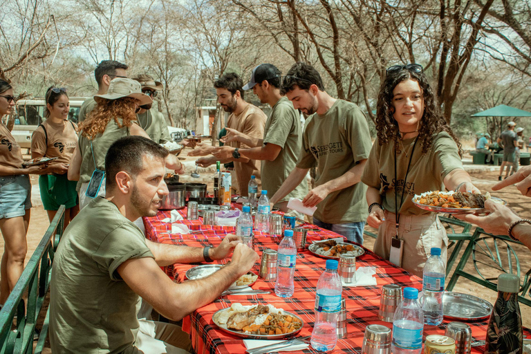 Arusha: Safari di 5 giorni nel Serengeti durante la stagione dei parti a NdutuArusha: Safari di 5 giorni nella stagione dei parti a Ndutu nel Serengeti