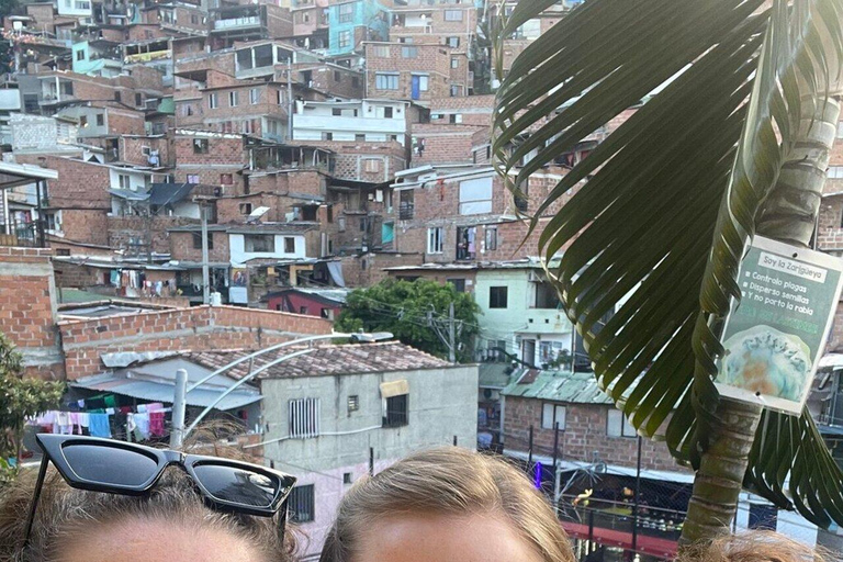 Medellín: Private City Tour and Comuna 13 Tour