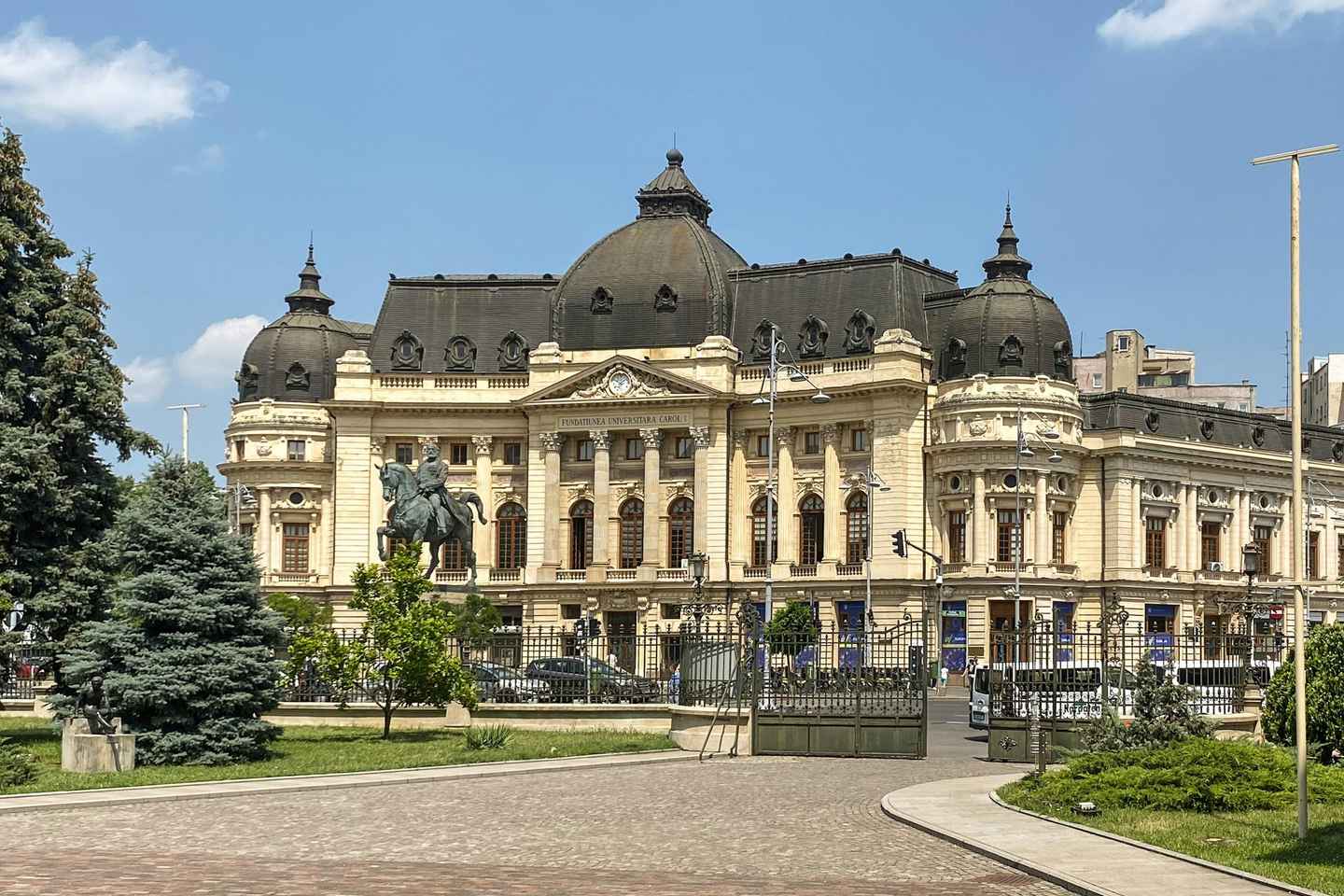 Bucharest: Communism, Revolution & City Highlights Tour