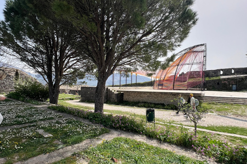 من تيرانا: بيرات، جيروكاستر، وكساميل، جولة لمدة يومين