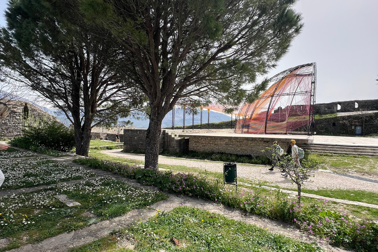 من تيرانا: بيرات، جيروكاستر، وكساميل، جولة لمدة يومين