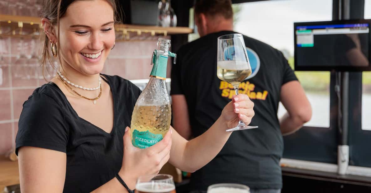 Afbeelding 6 van Groningen: Terrasboot ervaring met een gezellige bar