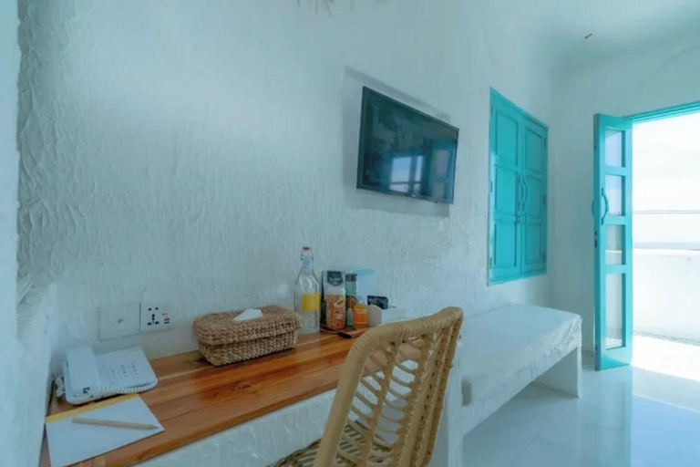 Labuan Bajo: 2 Day Komodo Trip & LoccalCollection Hotel Stay