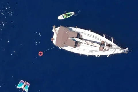 Barcelona : 2 hours Sailing tour with snacks and drinks