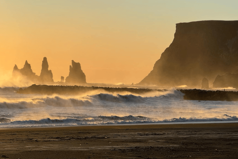 ريكيافيك: الساحل الجنوبي ورحلة المشي لمسافات طويلة عبر نهر سولهايماجوكول الجليدي