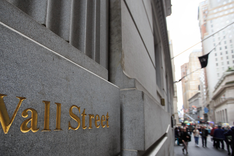 NYC: Wall Street Tour with 9/11 Memorial and Statue Ferry Lower Manhattan Walking Tour