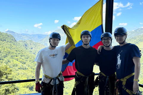 Von Medellín: Wasserfälle und Zipline Spüre das Abenteuer in jedem Sprung!