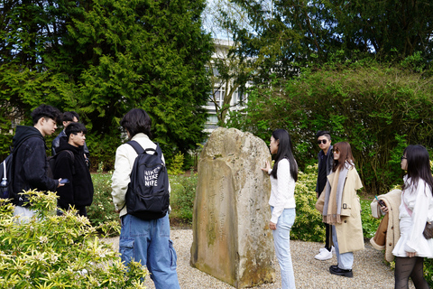 Cambridge Student-Led Walking & Punting Experience Chinese Cambridge Student-Led Private Walk & Punt Experience
