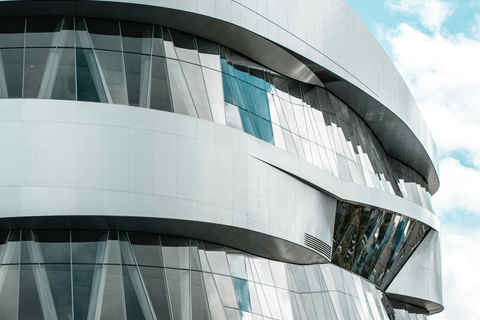 Stuttgart: Mercedes-Benz Museum Guided Tour
