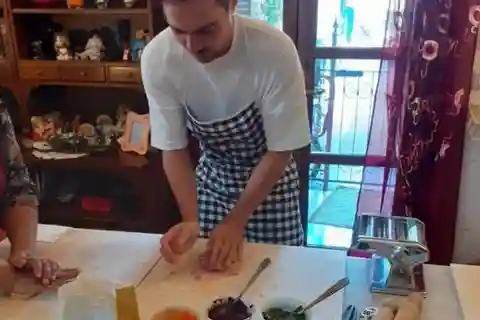 Arezzo: Colorful Tagliatelle and Ravioli Home Cooking Class
